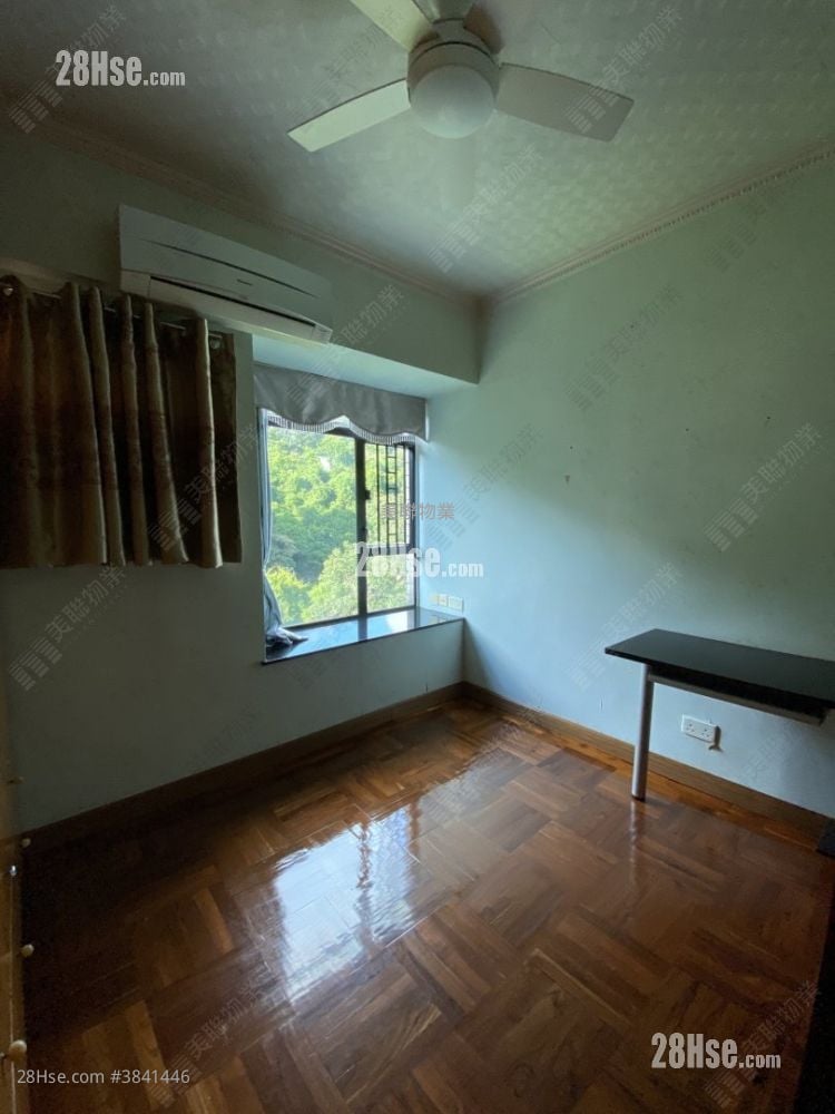 Pristine Villa Sell 3 Bedrooms 817 ft²