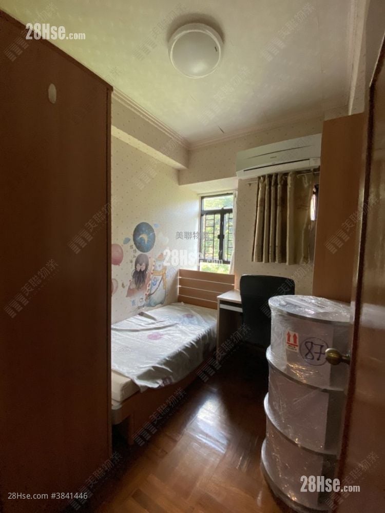 Pristine Villa Sell 3 Bedrooms 817 ft²