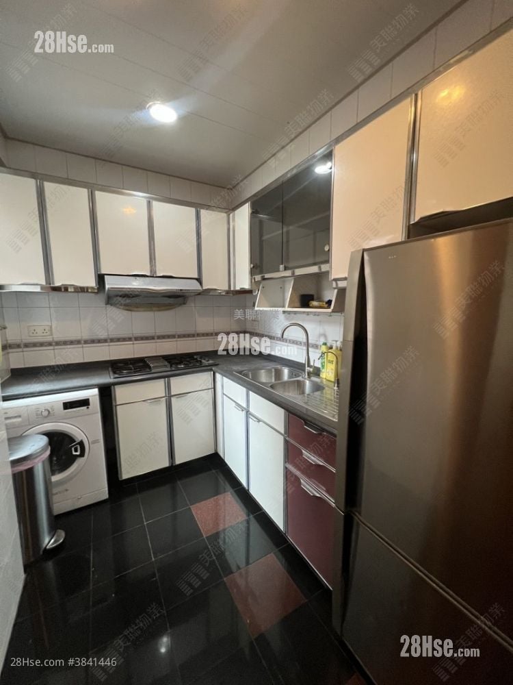 Pristine Villa Sell 3 Bedrooms 817 ft²