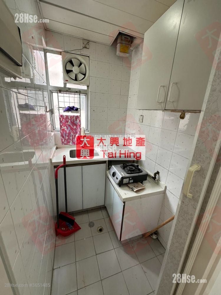 Shun Fung Building Sell 2 Bedrooms , 1 Bathroom 248 ft²
