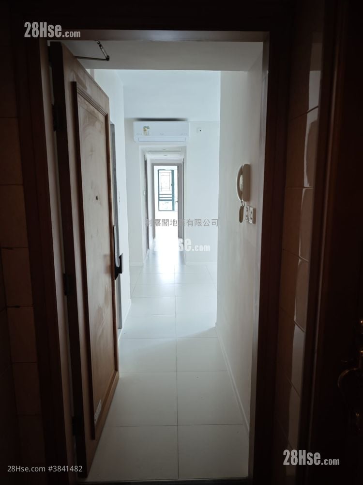 The Metro City Rental 3 Bedrooms , 2 Bathrooms 538 ft²