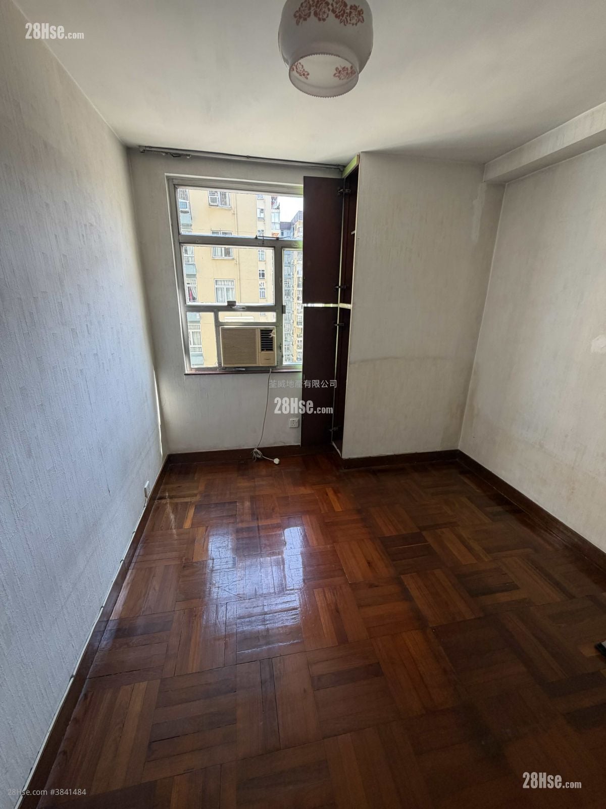 Mei Foo Sun Chuen Sell 572 ft²