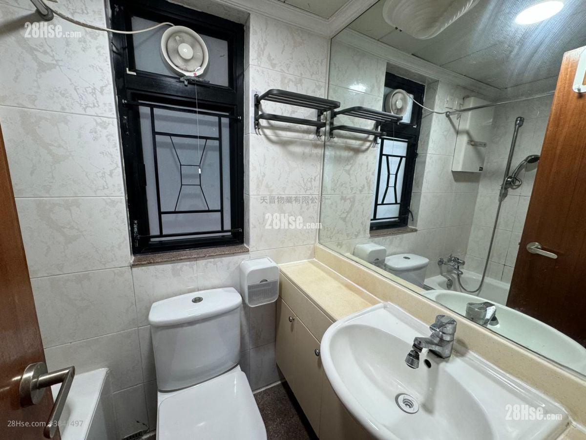 Palatial Stand Rental 2 Bedrooms , 1 Bathroom 258 ft²