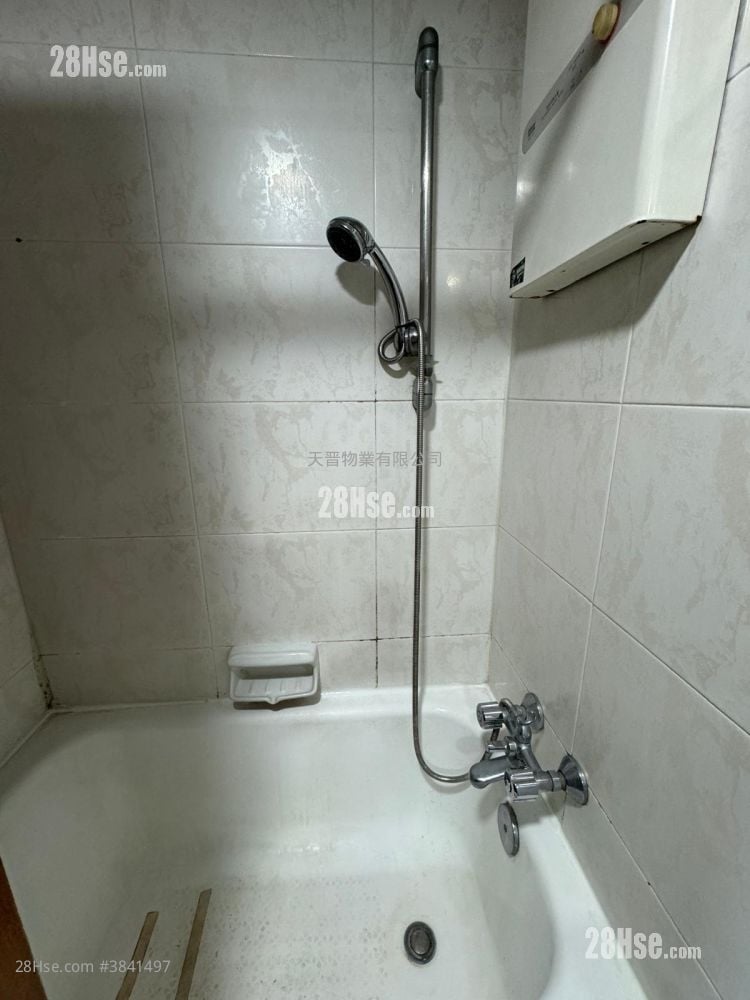 Palatial Stand Rental 2 Bedrooms , 1 Bathroom 258 ft²