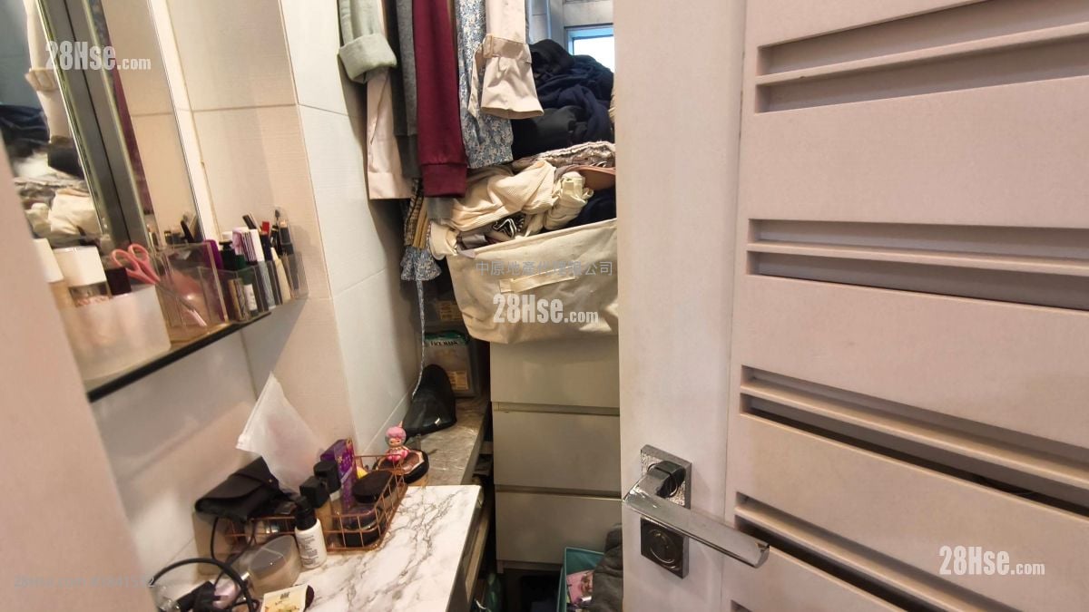 servant’s room: City Point Sell 4 Bedrooms , 2 Bathrooms 854 ft²