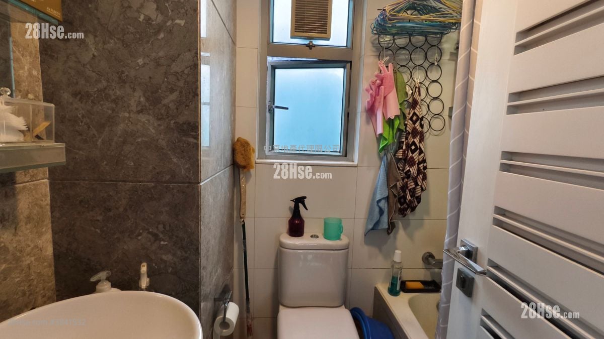 bathroom: City Point Sell 4 Bedrooms , 2 Bathrooms 854 ft²