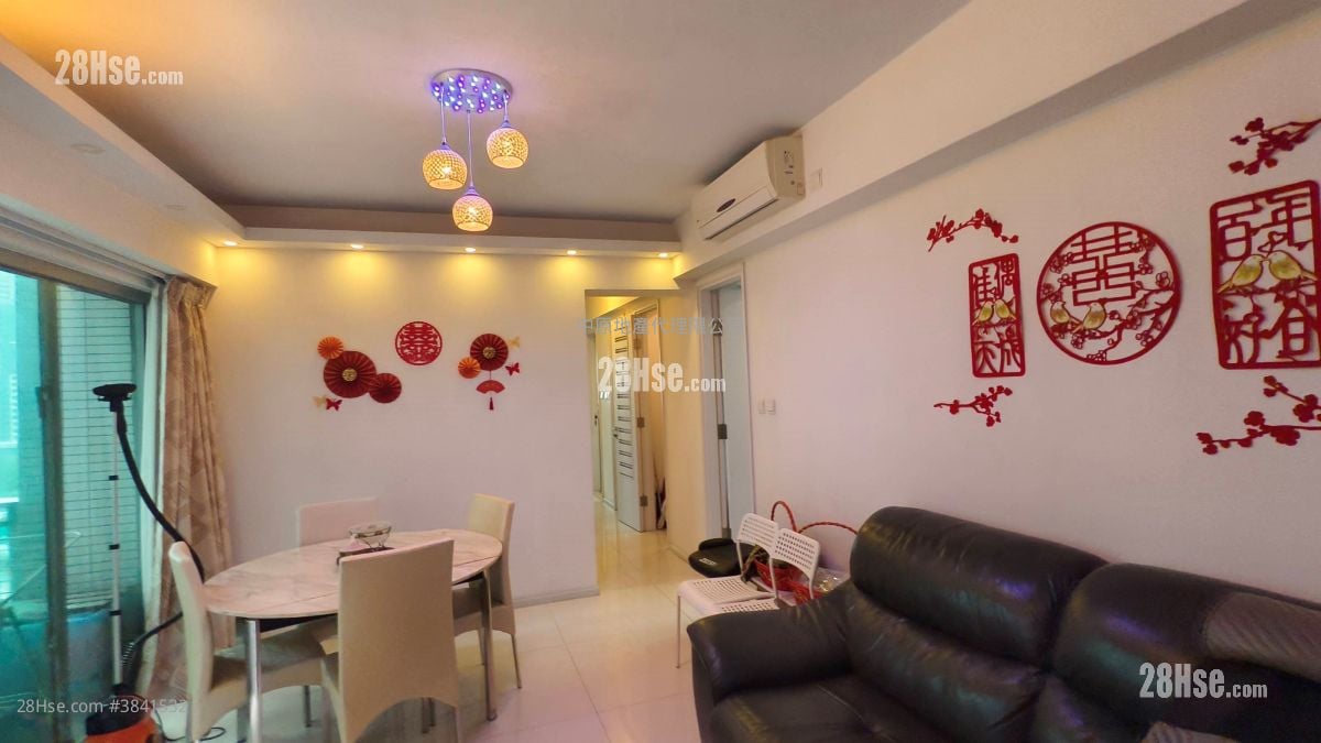 living room: City Point Sell 4 Bedrooms , 2 Bathrooms 854 ft²