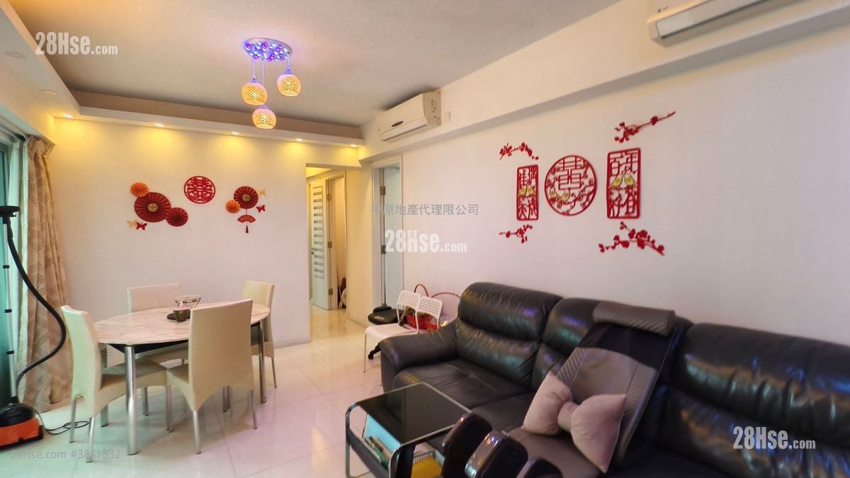 living room: City Point Sell 4 Bedrooms , 2 Bathrooms 854 ft²