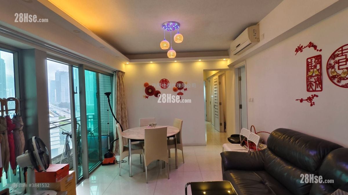 living room: City Point Sell 4 Bedrooms , 2 Bathrooms 854 ft²