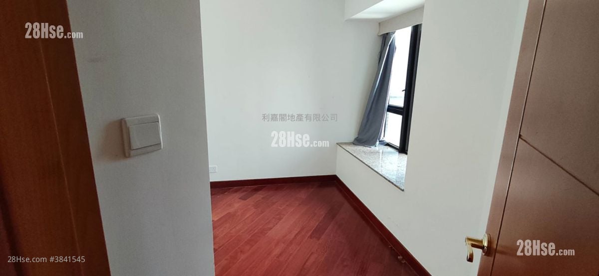 The Arch Sell 1 Bedroom , 1 Bathroom 395 ft²