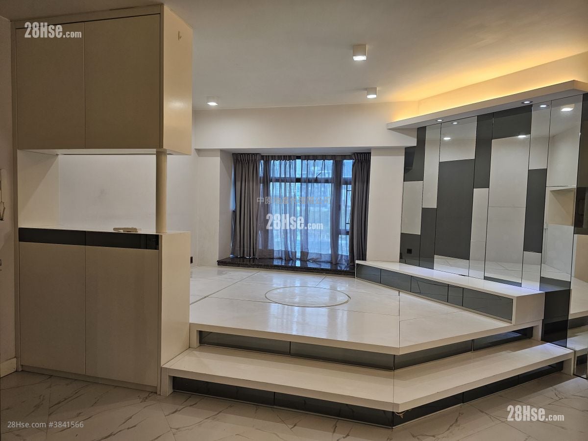 Royal Ascot Rental 2 Bedrooms , 1 Bathroom 594 ft²
