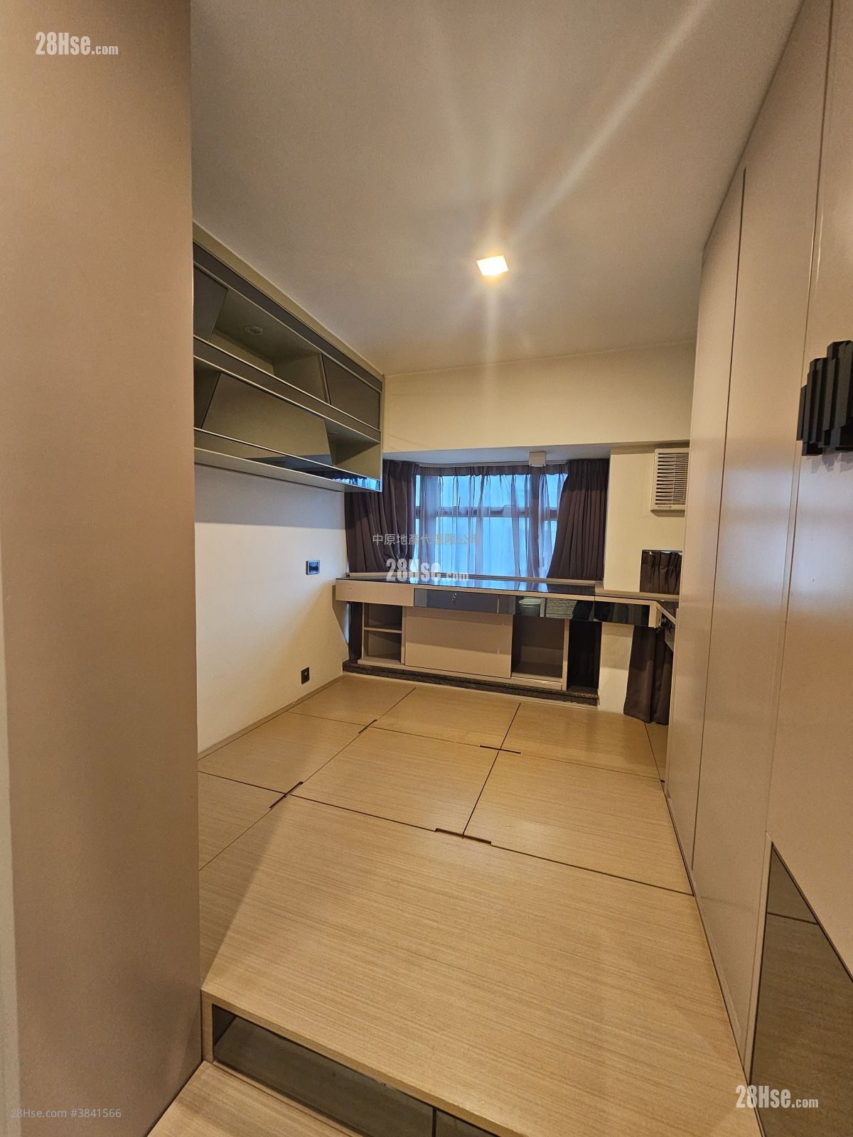 Royal Ascot Rental 2 Bedrooms , 1 Bathroom 594 ft²