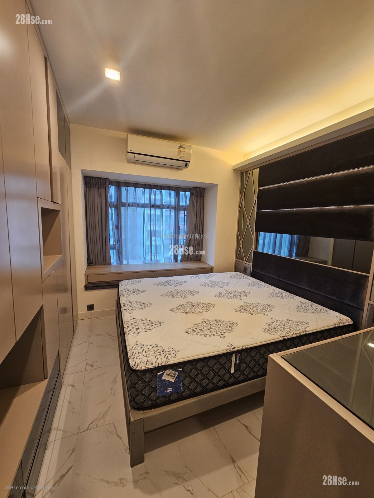 Royal Ascot Rental 2 Bedrooms , 1 Bathroom 594 ft²