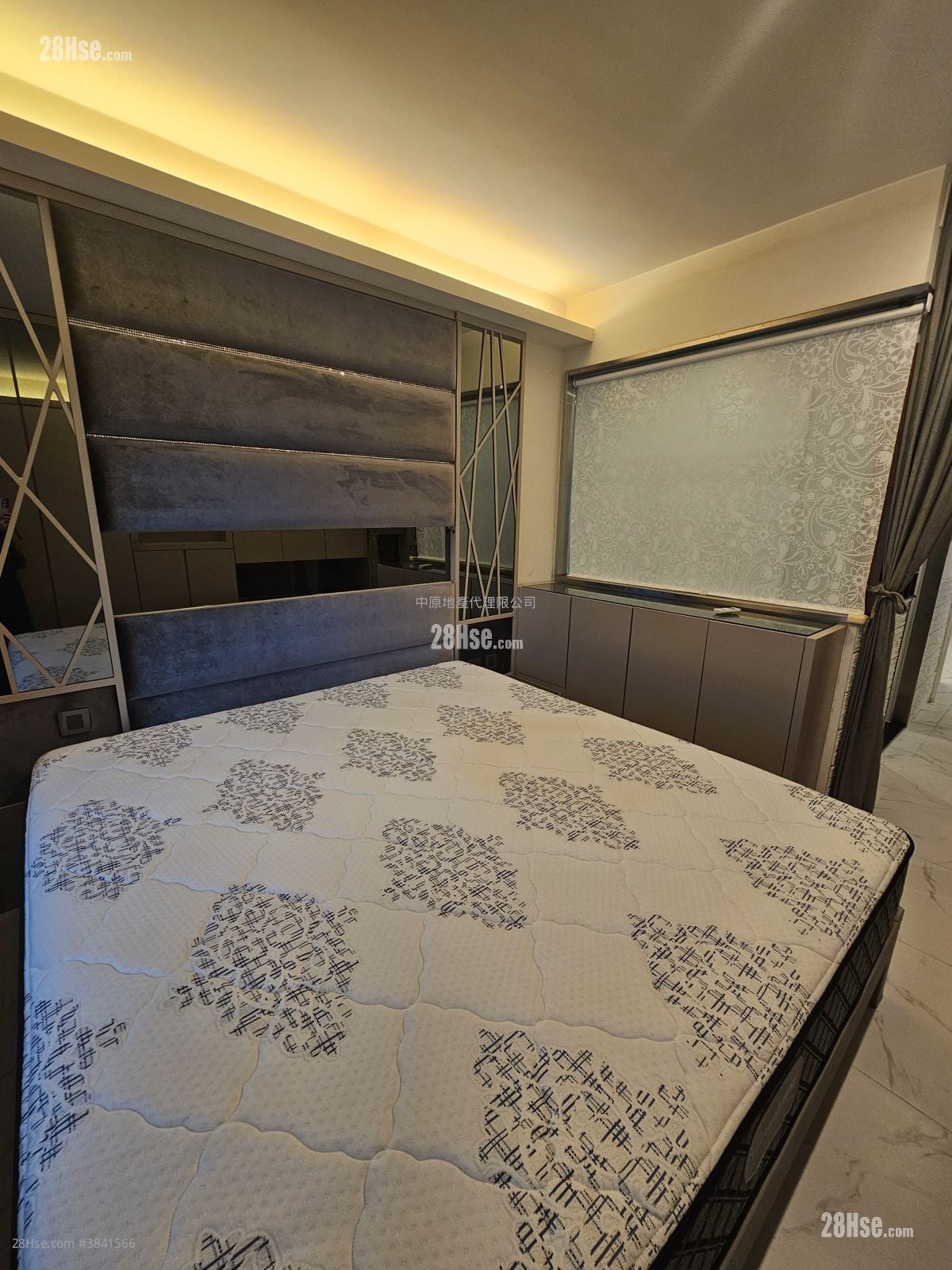 Royal Ascot Rental 2 Bedrooms , 1 Bathroom 594 ft²