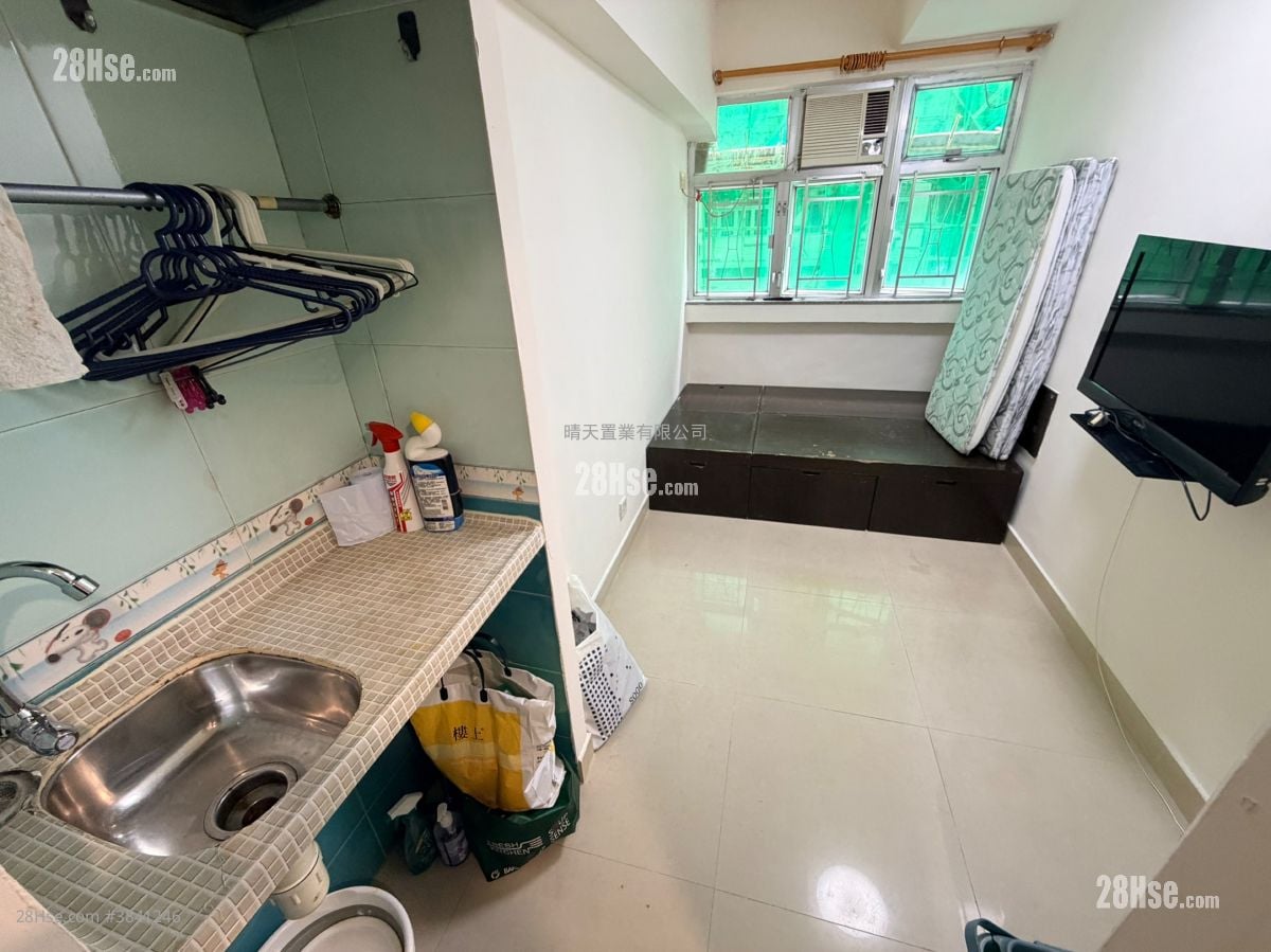 Man Wai Building Rental Studio , 1 Bathroom 120 ft²