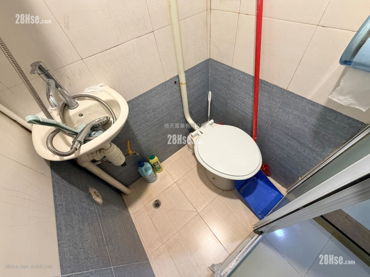 Man Wai Building Rental Studio , 1 Bathroom 120 ft²
