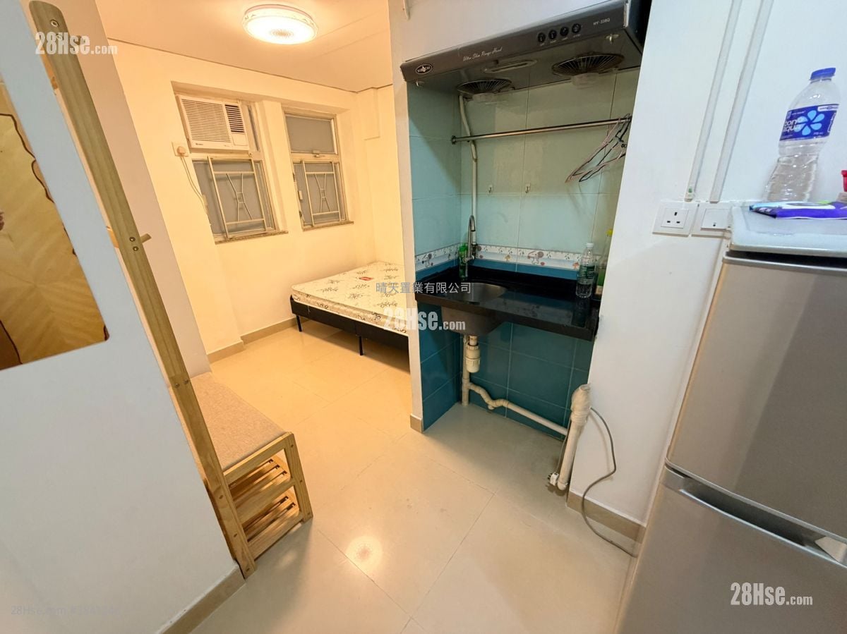 Man Wai Building Rental Studio , 1 Bathroom 120 ft²