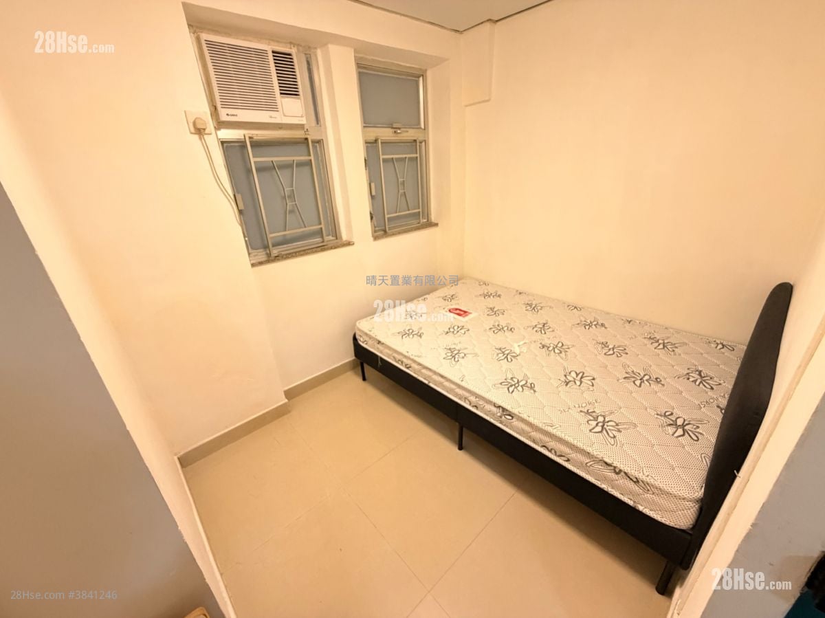 Man Wai Building Rental Studio , 1 Bathroom 120 ft²
