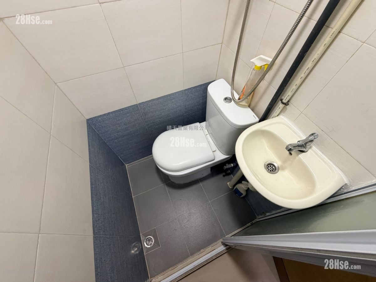 Man Wai Building Rental Studio , 1 Bathroom 120 ft²