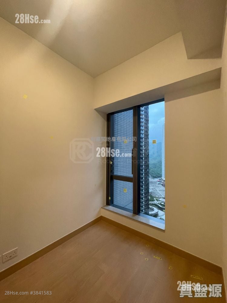 Seasons Place Sell 1 Bedroom , 1 Bathroom 323 ft²