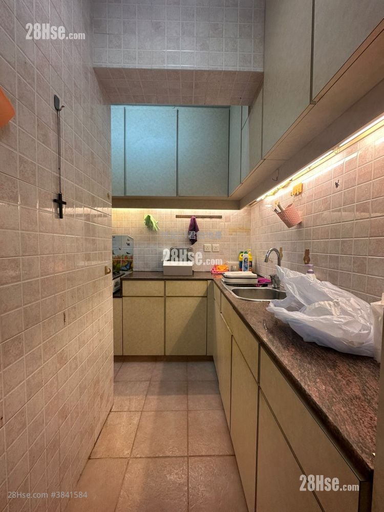 Woodview Court Sell 2 Bedrooms , 1 Bathroom 555 ft²