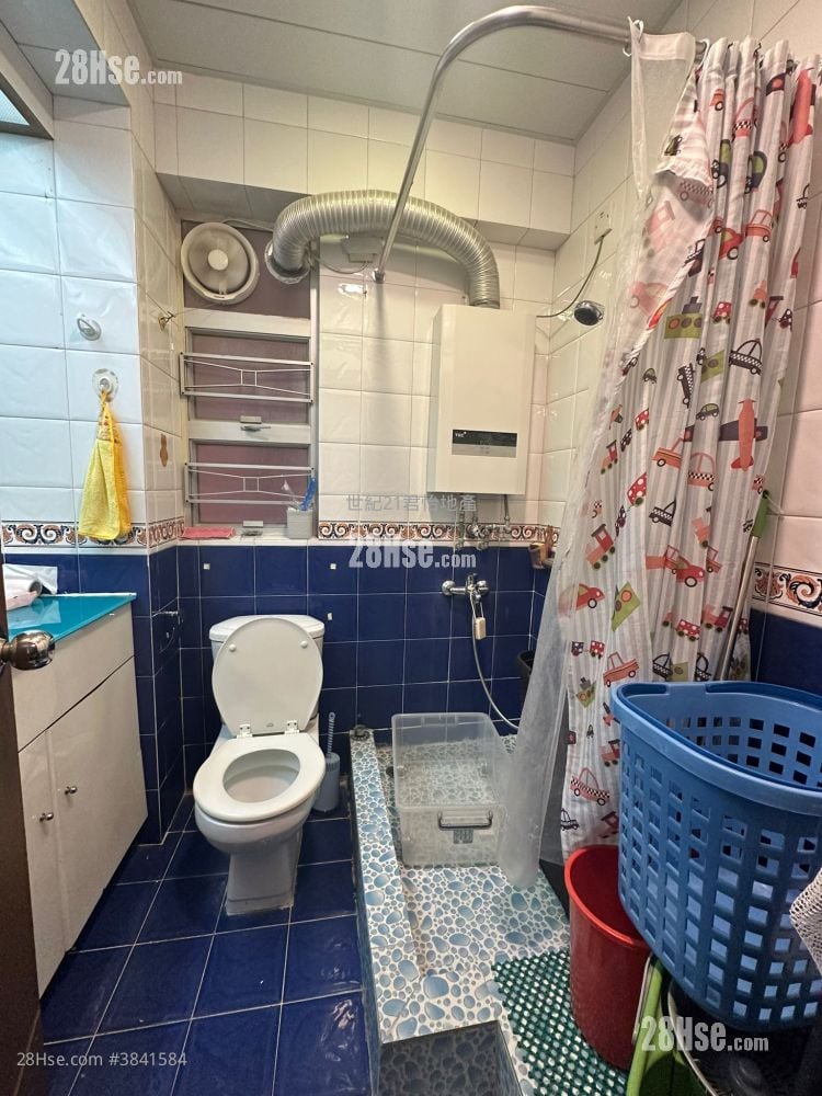 Woodview Court Sell 2 Bedrooms , 1 Bathroom 555 ft²