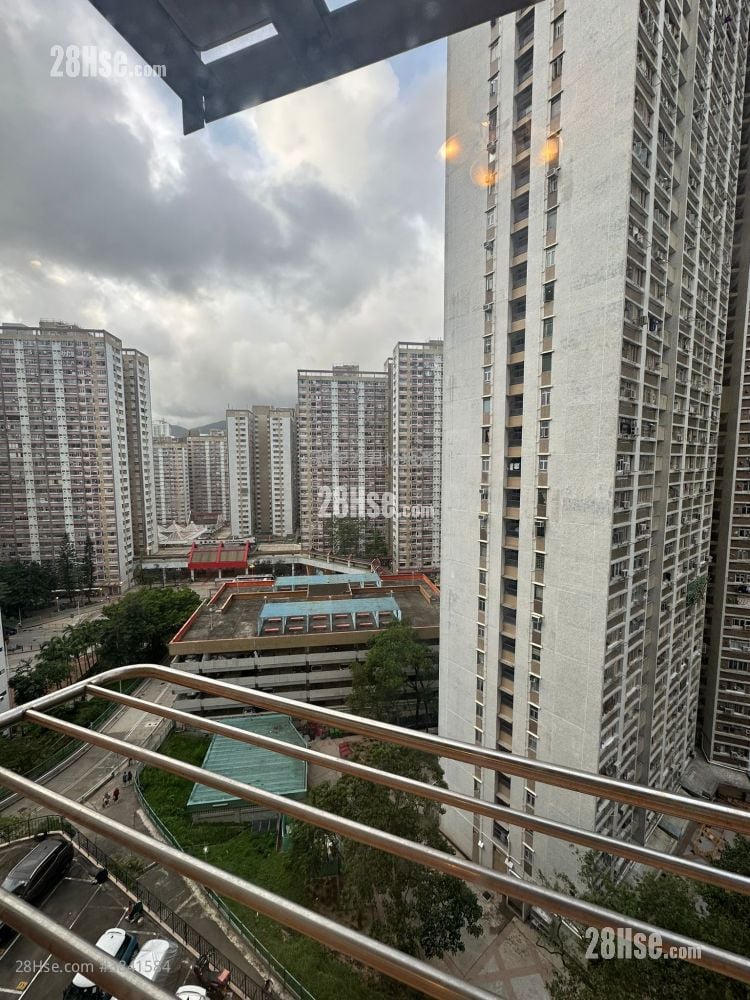 Woodview Court Sell 2 Bedrooms , 1 Bathroom 555 ft²