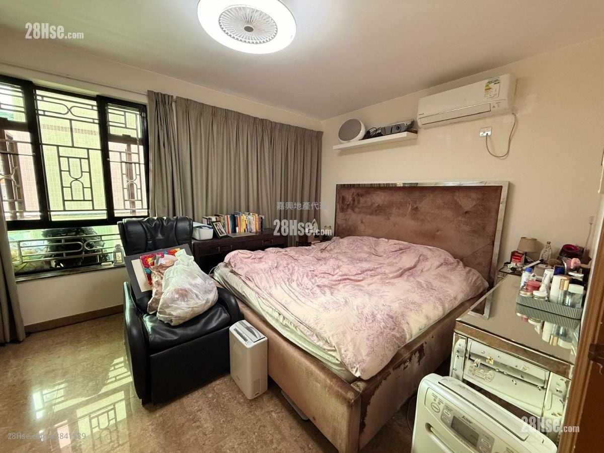Ha Wong Yi Au Sell 2 Bedrooms , 1 Bathroom