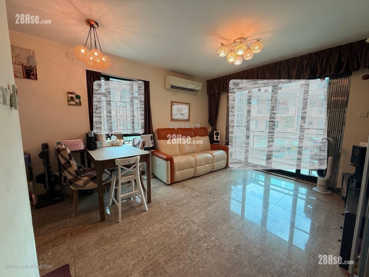 Ha Wong Yi Au Sell 2 Bedrooms , 1 Bathroom