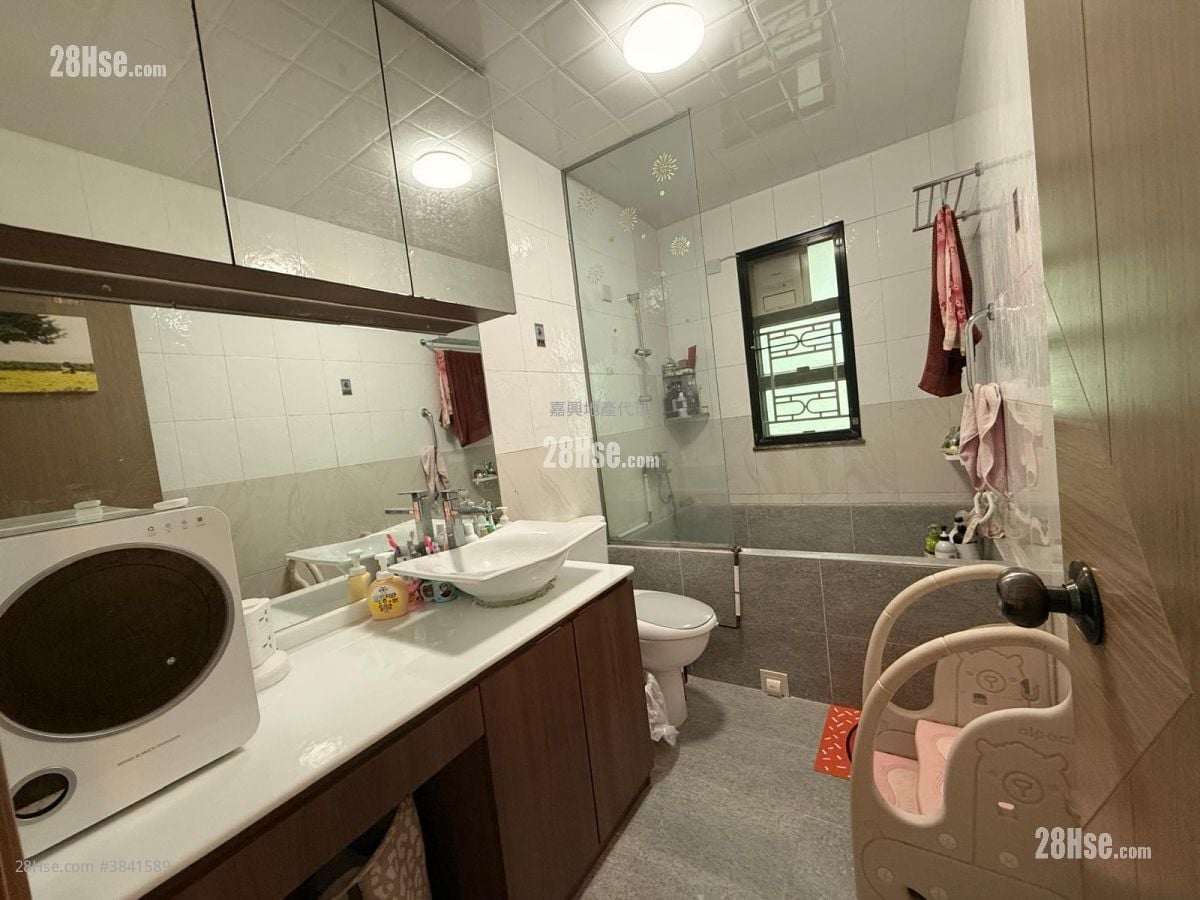 Ha Wong Yi Au Sell 2 Bedrooms , 1 Bathroom