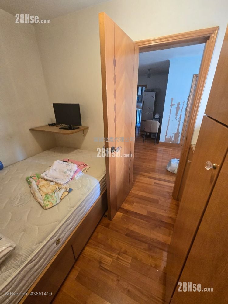 King Lai Court Sell 2 Bedrooms , 1 Bathroom 401 ft²