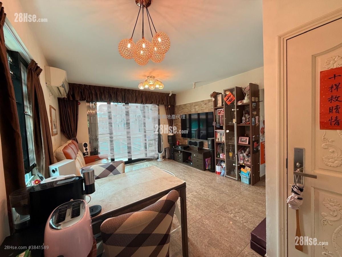 Ha Wong Yi Au Sell 2 Bedrooms , 1 Bathroom