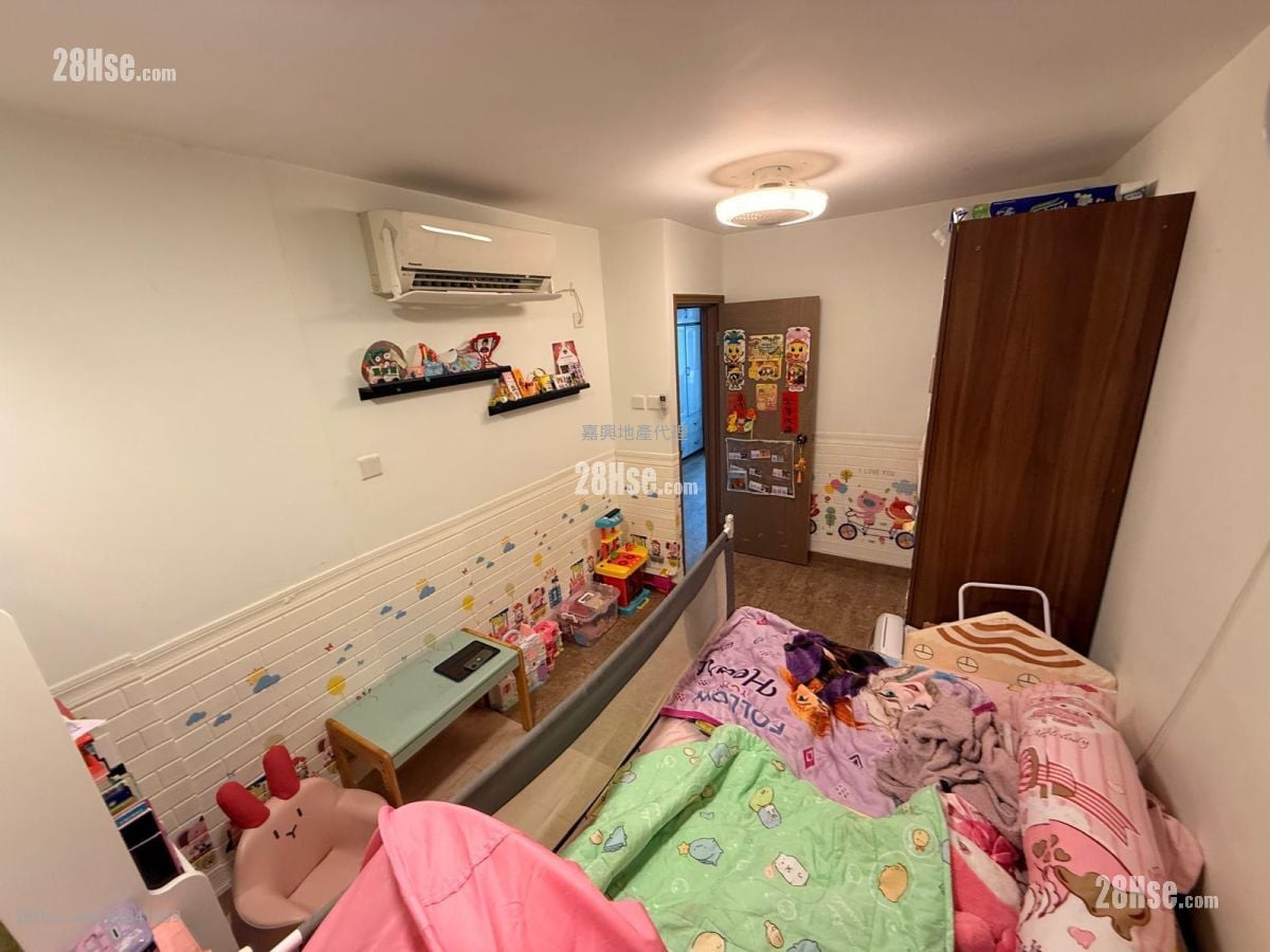 Ha Wong Yi Au Sell 2 Bedrooms , 1 Bathroom