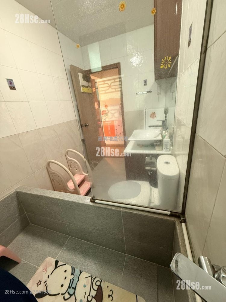 Ha Wong Yi Au Sell 2 Bedrooms , 1 Bathroom