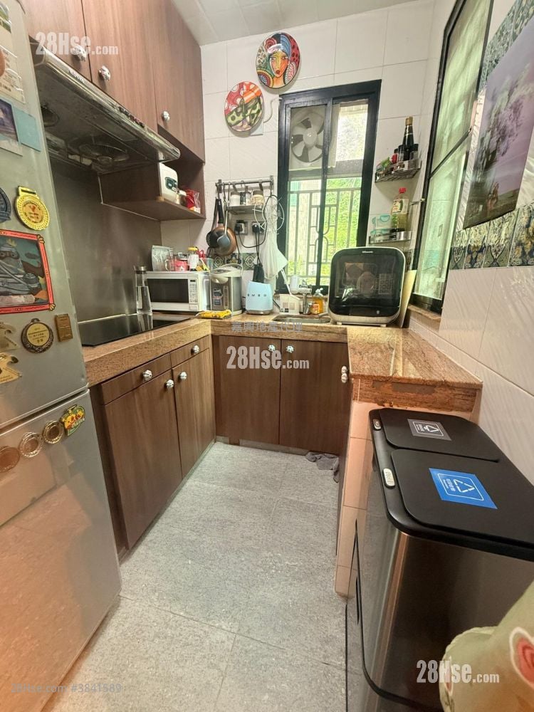 Ha Wong Yi Au Sell 2 Bedrooms , 1 Bathroom
