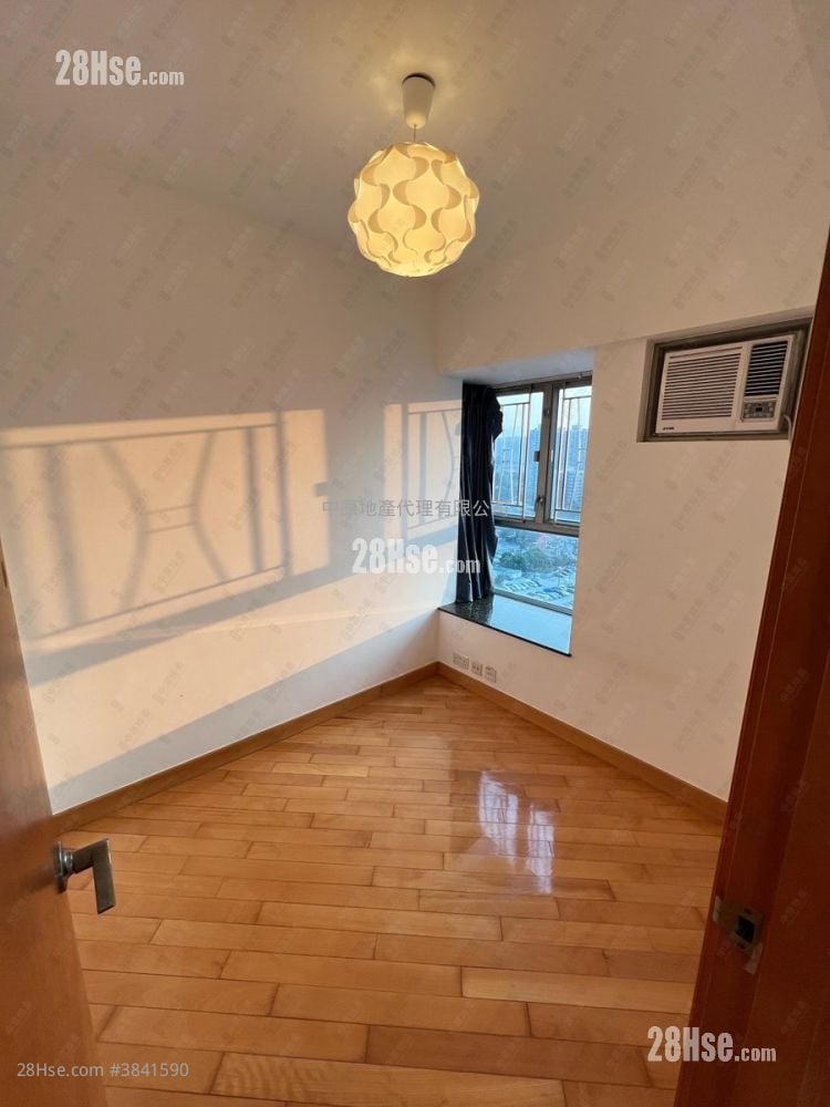 Yoho Town Sell 2 Bedrooms 422 ft²