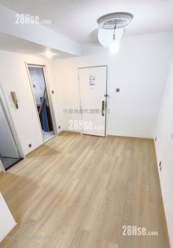 living room: Tsuen Wan Centre Sell 1 Bedroom , 1 Bathroom 324 ft²