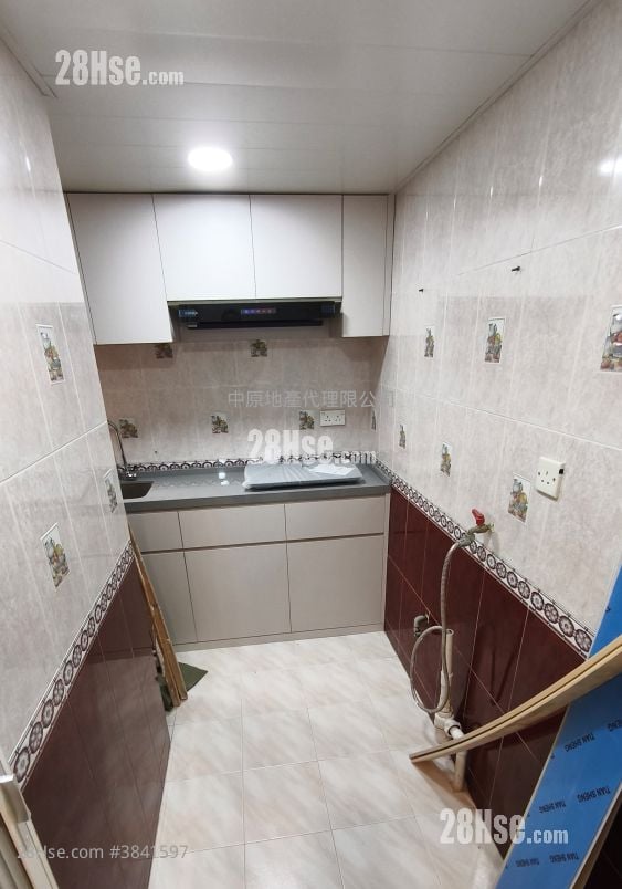 kitchen: Tsuen Wan Centre Sell 1 Bedroom , 1 Bathroom 324 ft²