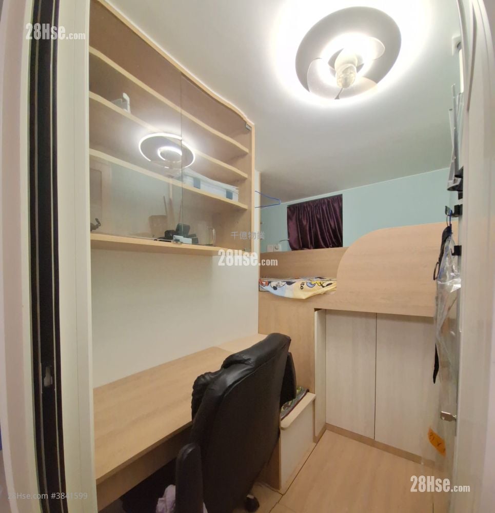 Hoi Tak Court Sell 3 Bedrooms 393 ft²