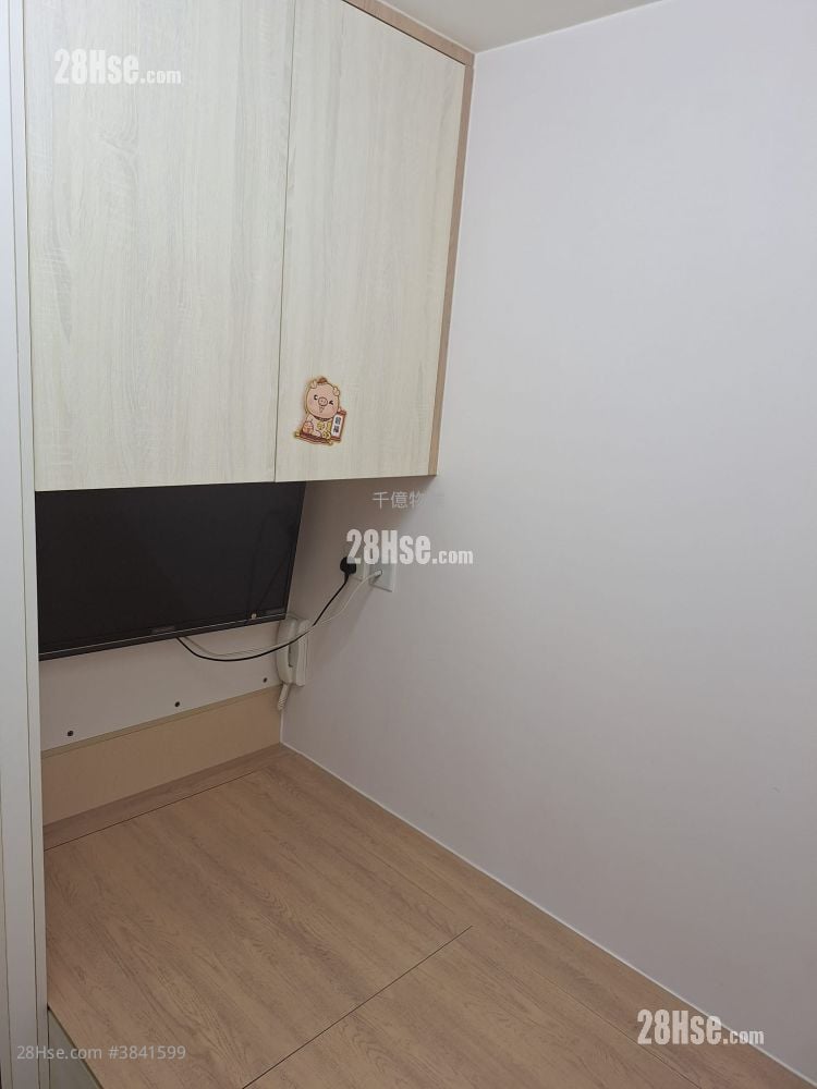 Hoi Tak Court Sell 3 Bedrooms 393 ft²