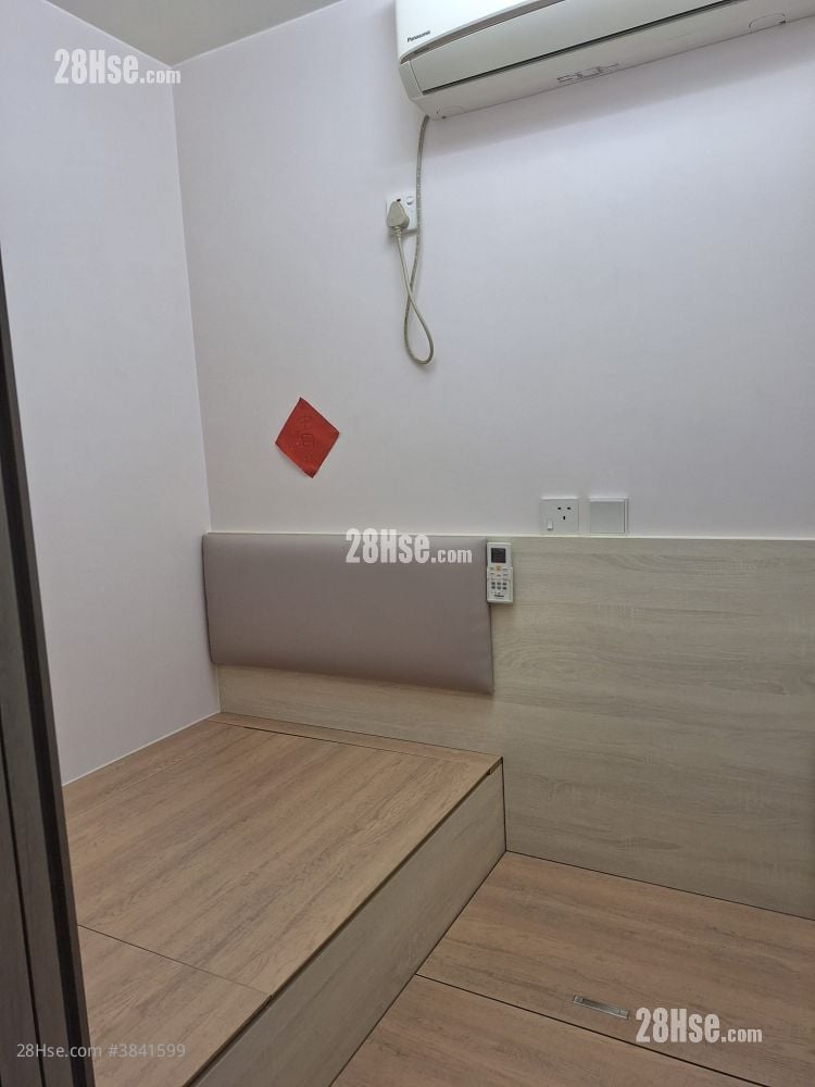 Hoi Tak Court Sell 3 Bedrooms 393 ft²