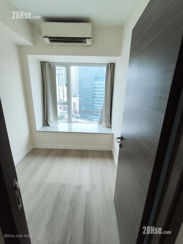The Sparkle Sell 3 Bedrooms , 2 Bathrooms 720 ft²