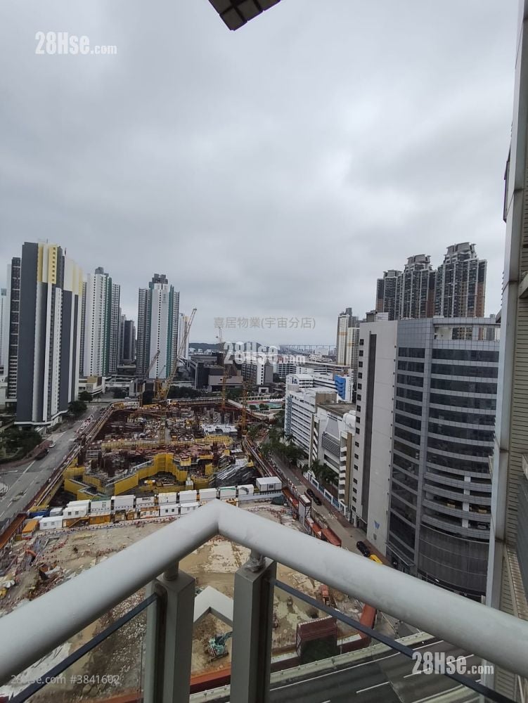 The Sparkle Sell 3 Bedrooms , 2 Bathrooms 720 ft²