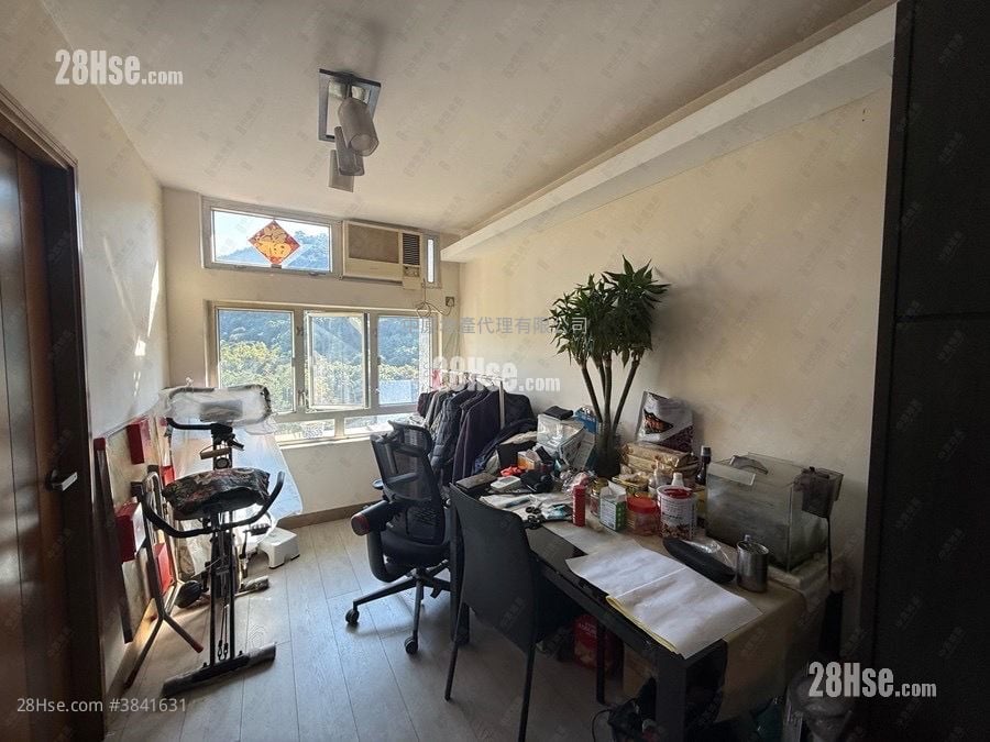 Ching Wah Court Sell 3 Bedrooms , 1 Bathroom 645 ft²