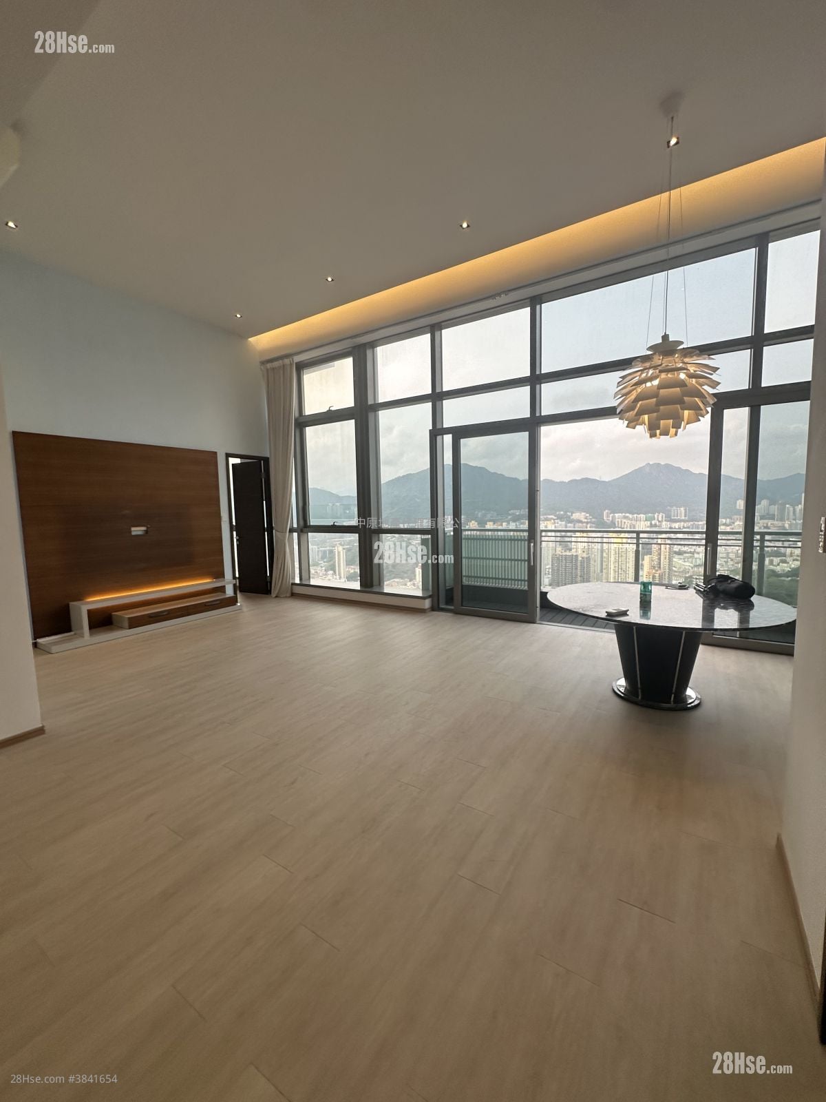 Shining Heights Sell 4 Bedrooms 2,358 ft²