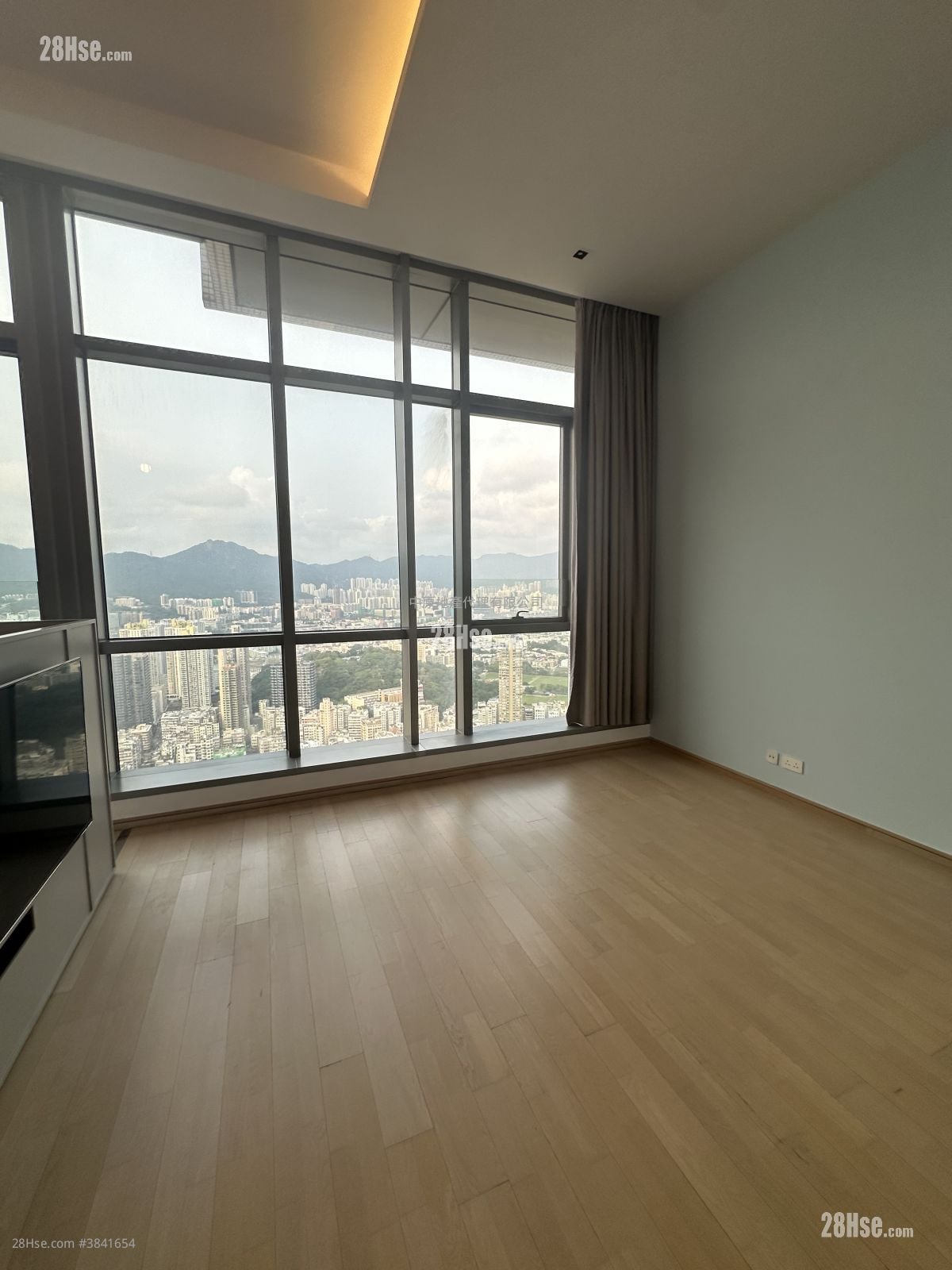 Shining Heights Sell 4 Bedrooms 2,358 ft²