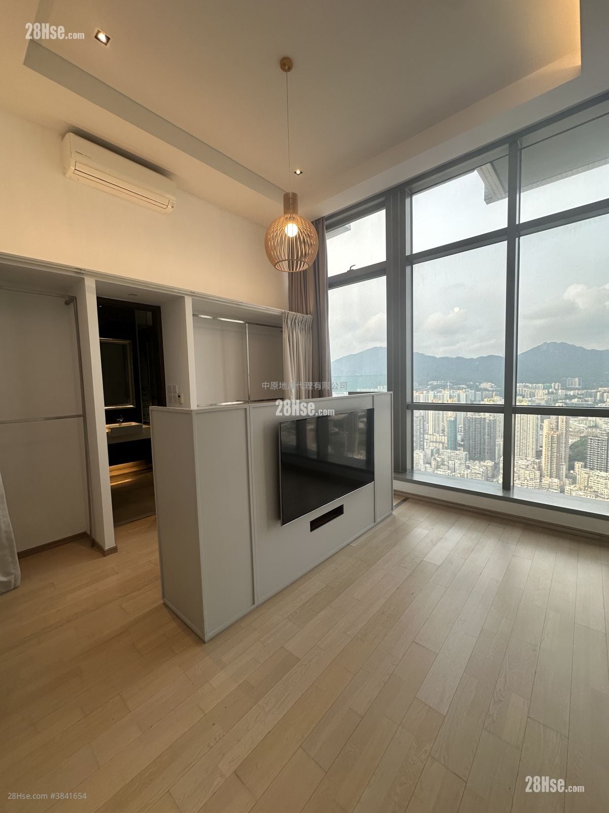 Shining Heights Sell 4 Bedrooms 2,358 ft²