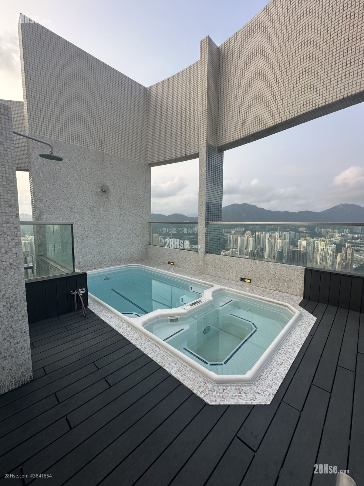 Shining Heights Sell 4 Bedrooms 2,358 ft²