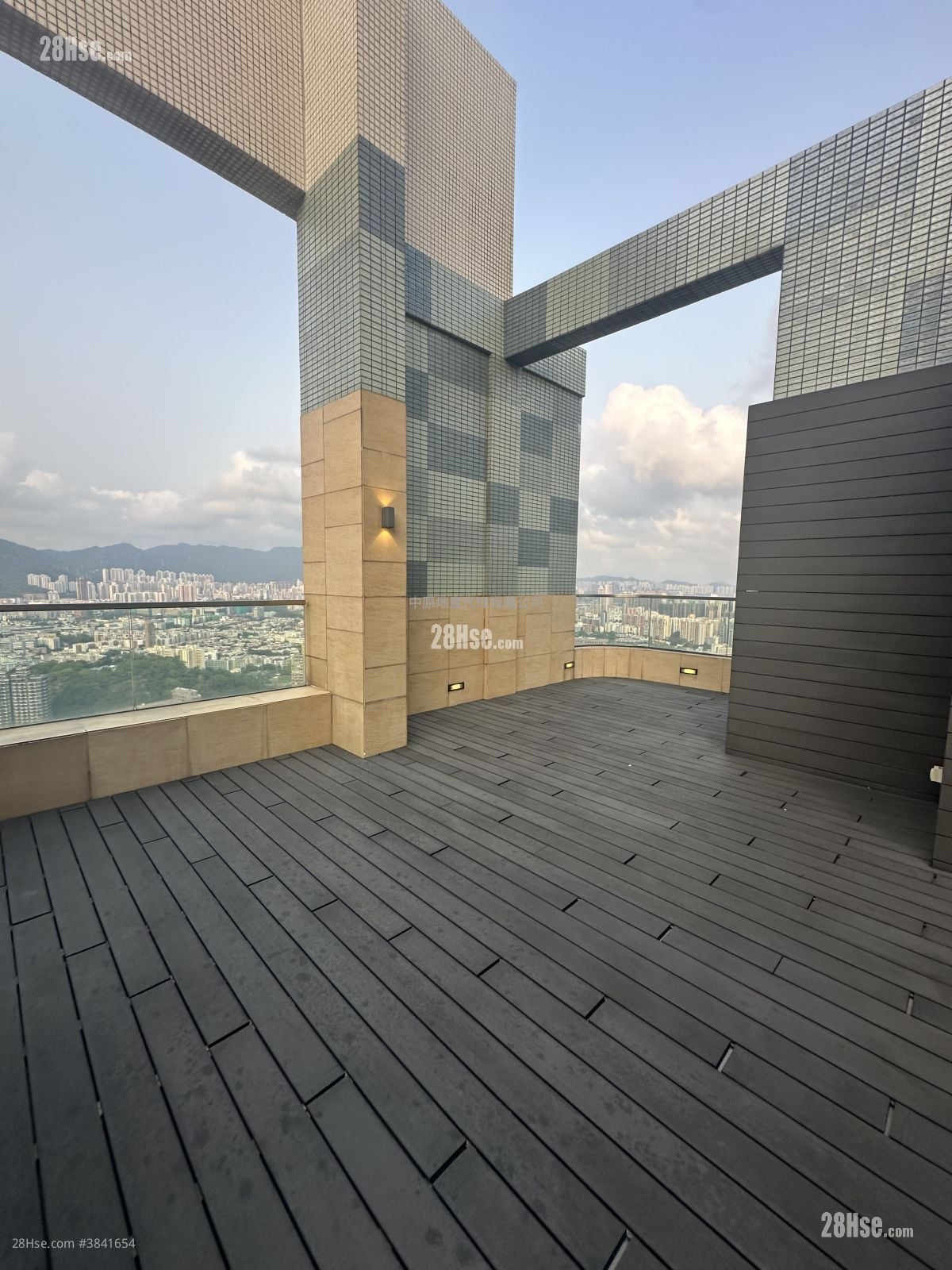 Shining Heights Sell 4 Bedrooms 2,358 ft²