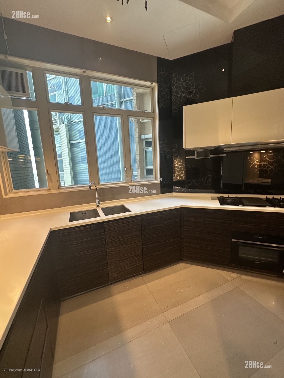 Shining Heights Sell 4 Bedrooms 2,358 ft²